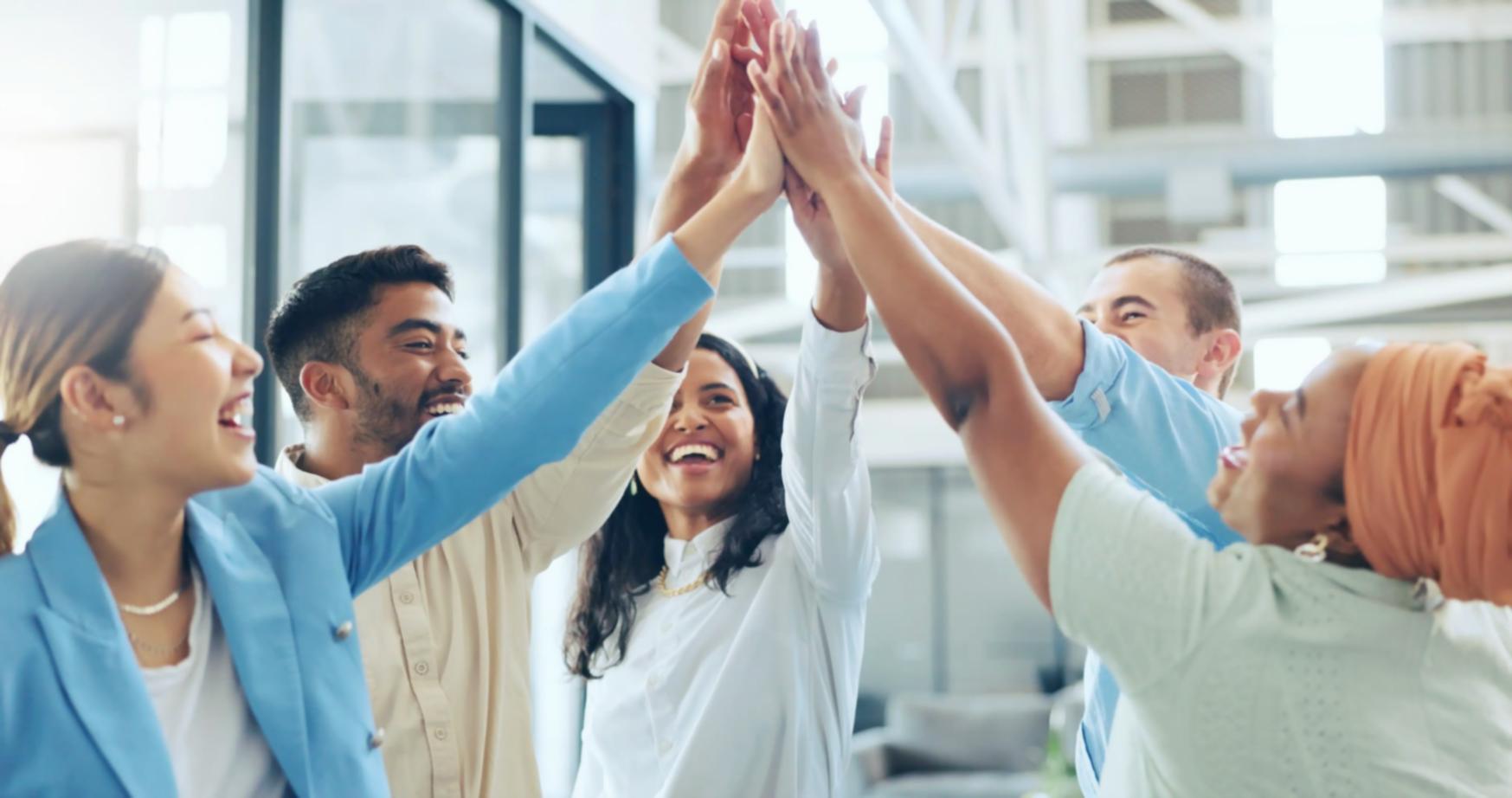 Apprenants qui analysent des données SEO lors d'un atelier en ligne en direct